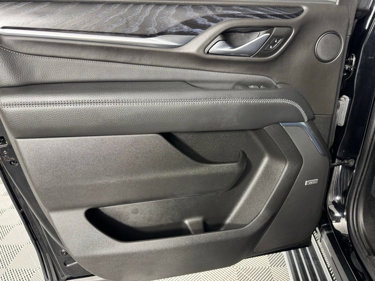 Used 2022 GMC Yukon XL Denali w/ Denali Premium Package image 27