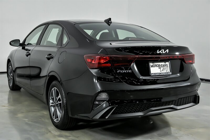 Used 2024 Kia Forte LXS FWD image 9