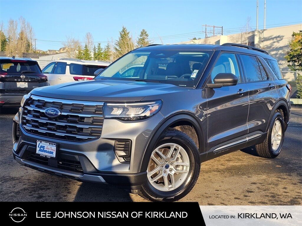 Used 2025 Ford Explorer Active image 1
