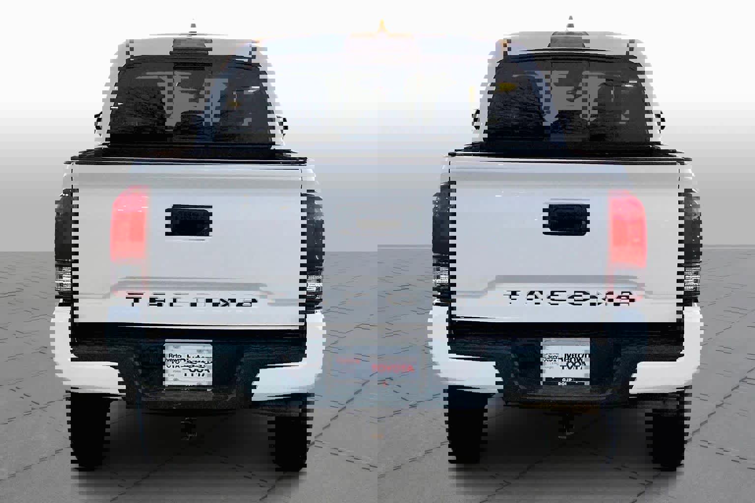 Used 2018 Toyota Tacoma SR image 4