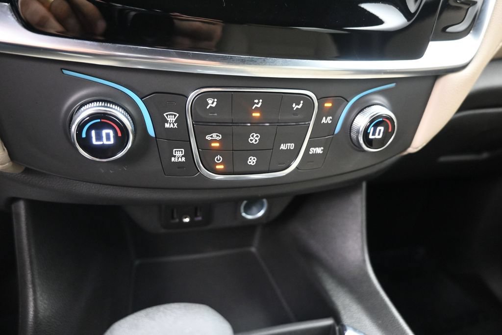 Used 2023 Chevrolet Traverse LS FWD image 13