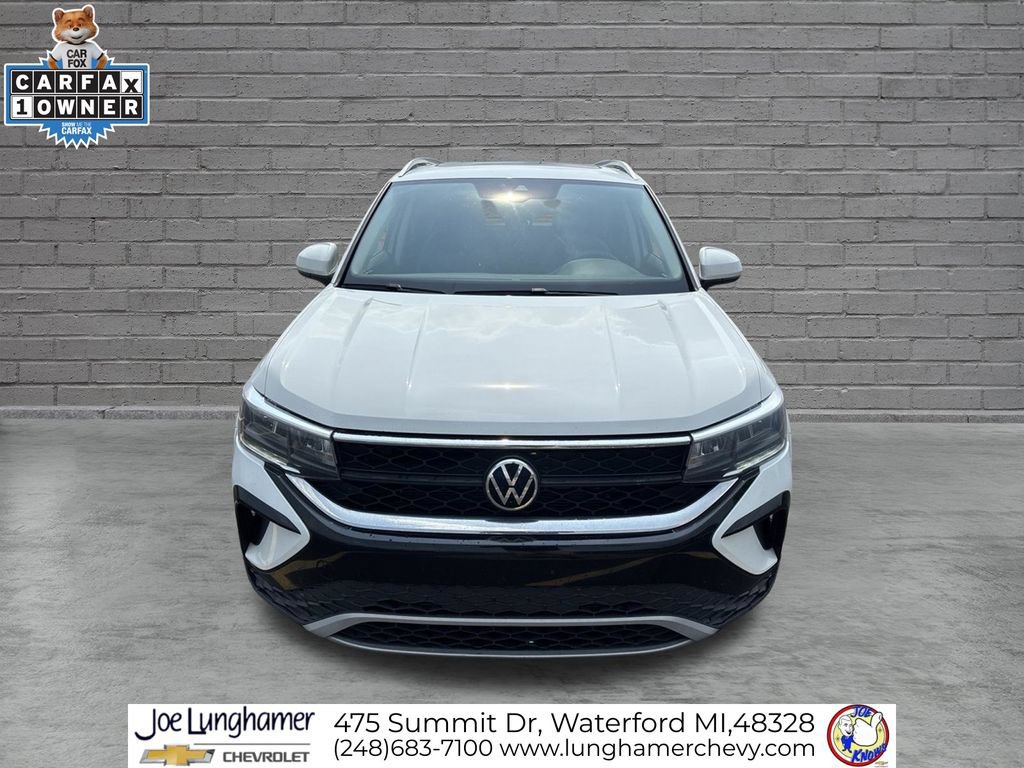 Used 2022 Volkswagen Taos SE w/ Panoramic Sunroof Package AWD/4WD image 9