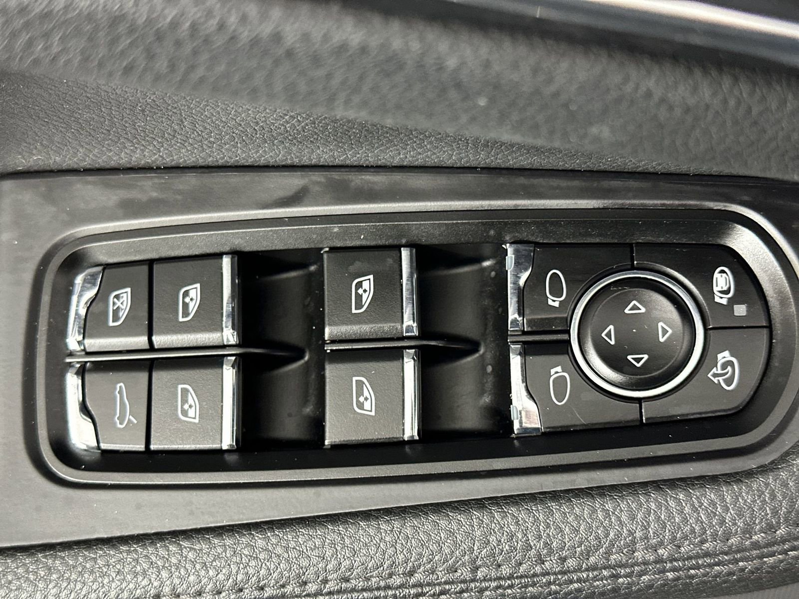 Used 2020 Porsche Macan AWD/4WD image 13