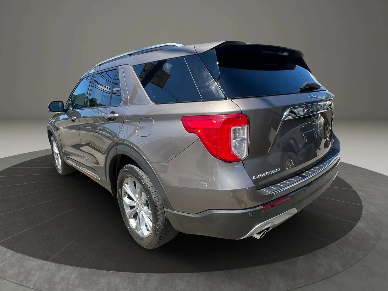 Used 2021 Ford Explorer Limited w/ Equipment Group 301A AWD/4WD image 7