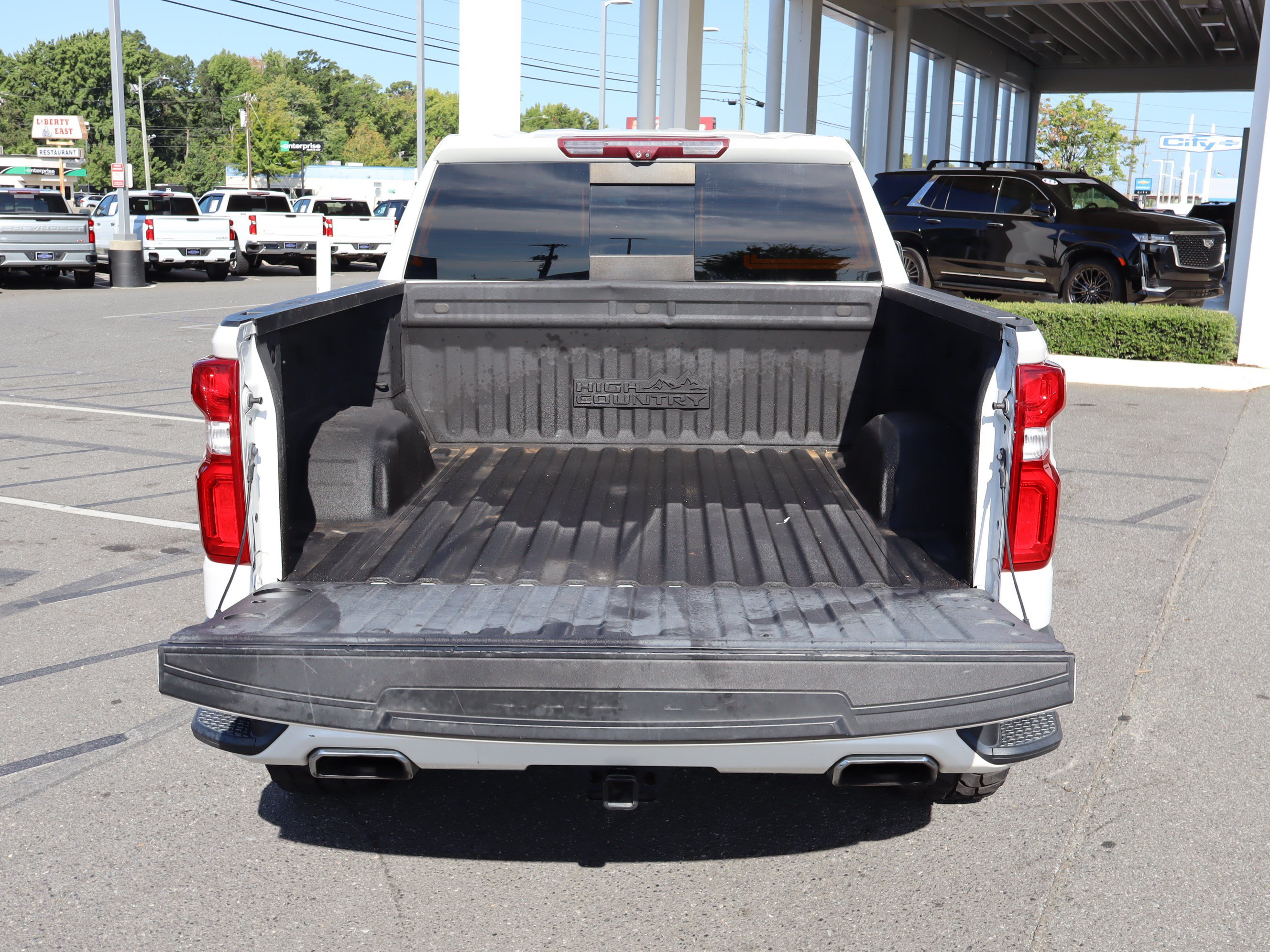 Used 2022 Chevrolet Silverado 1500 High Country w/ High Country Premium Package AWD/4WD image 13