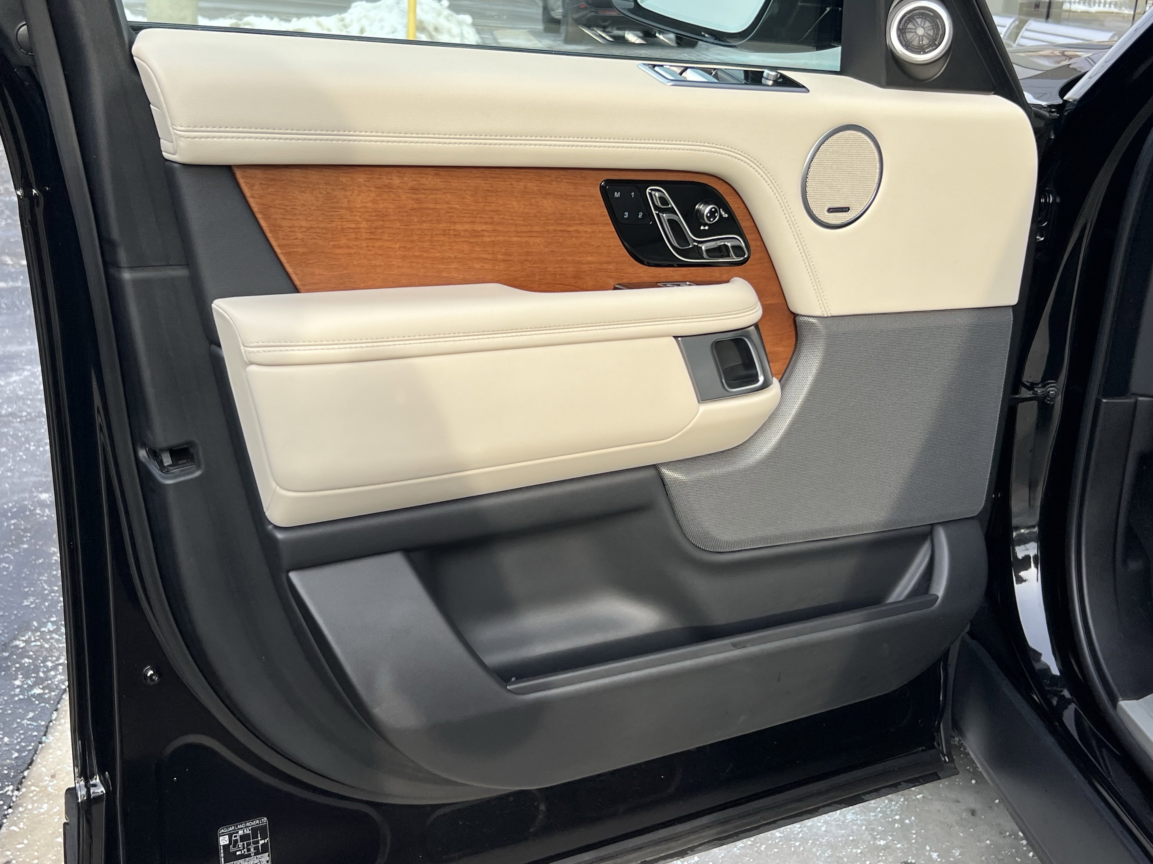 Used 2020 Land Rover Range Rover Long Wheelbase HSE image 12