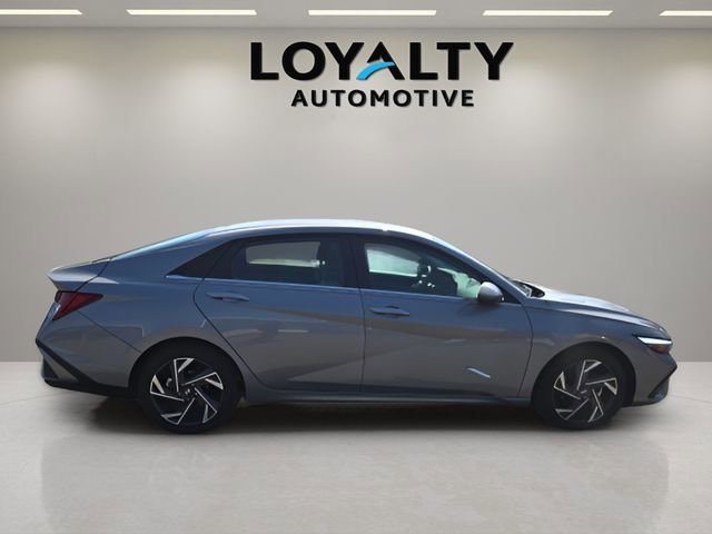 Used 2025 Hyundai Elantra Limited image 6