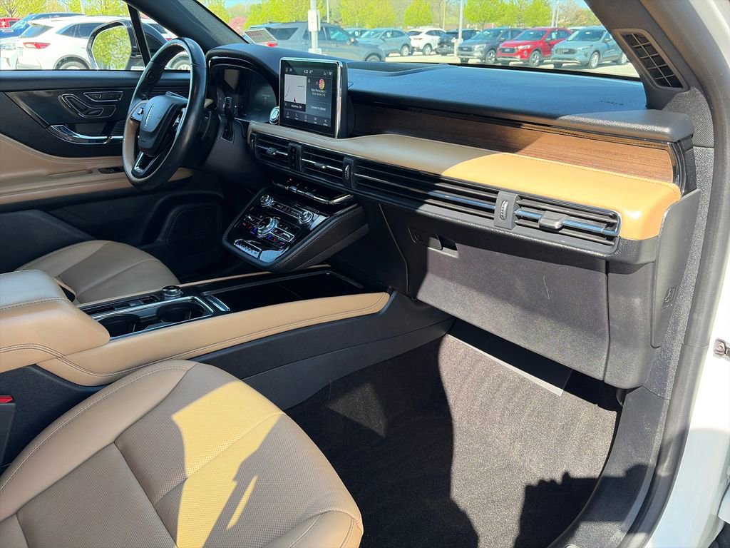 Used 2022 Lincoln Corsair Reserve w/ Elements Package image 10
