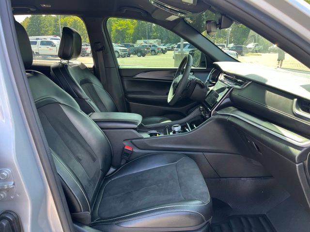Used 2024 Jeep Grand Cherokee Altitude AWD/4WD image 11