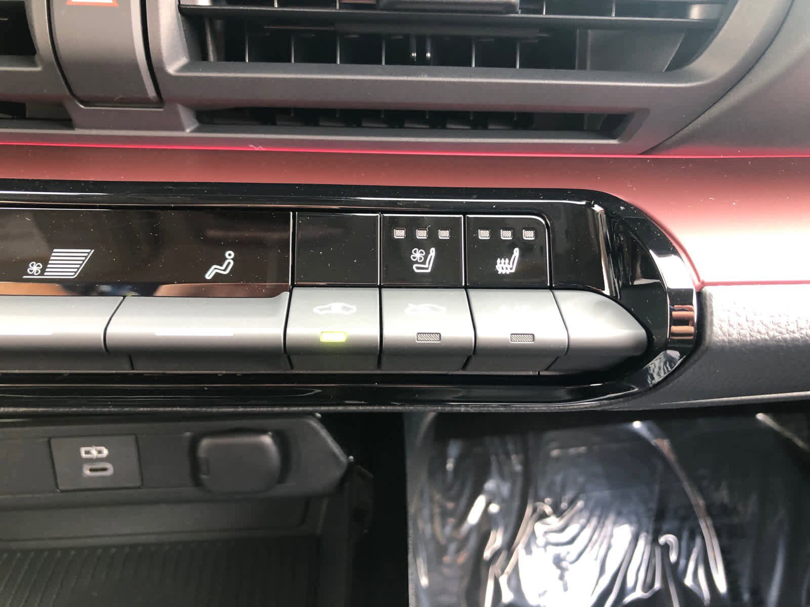 New 2026 Toyota Prius Plug-In Hybrid FWD image 21