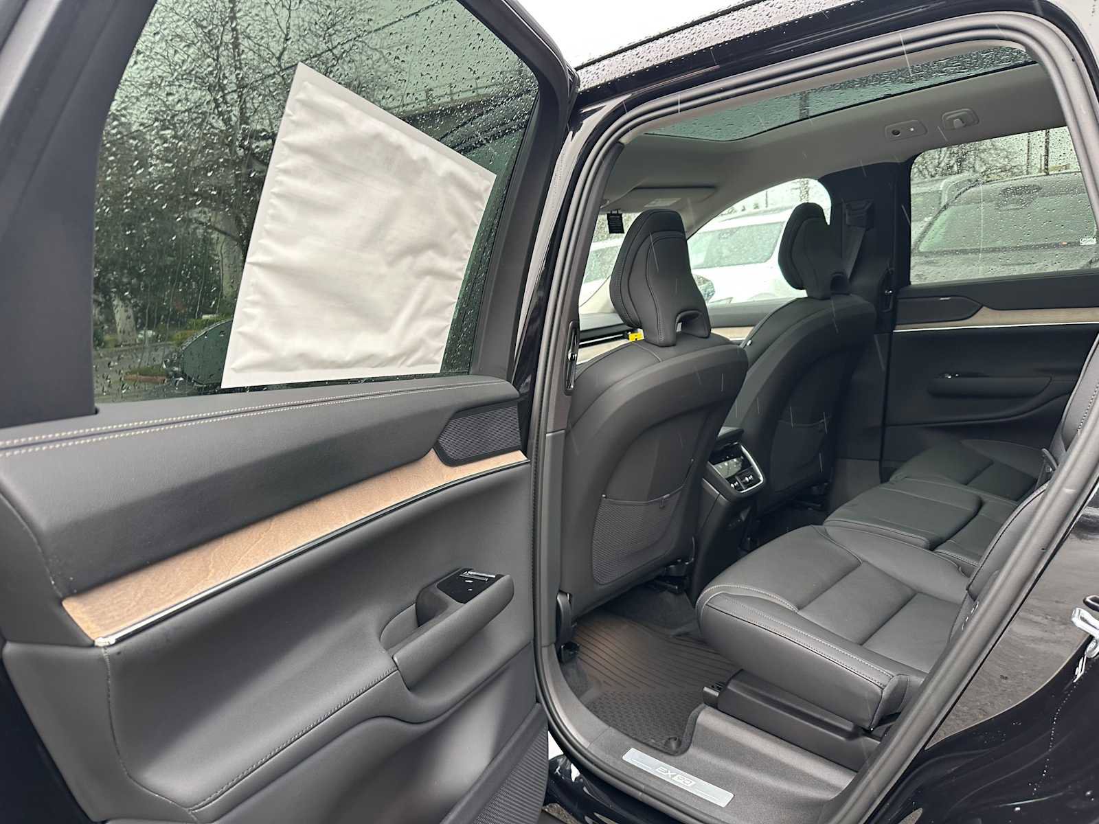 New 2025 Volvo EX90 Plus w/ Protection Package Premier image 16