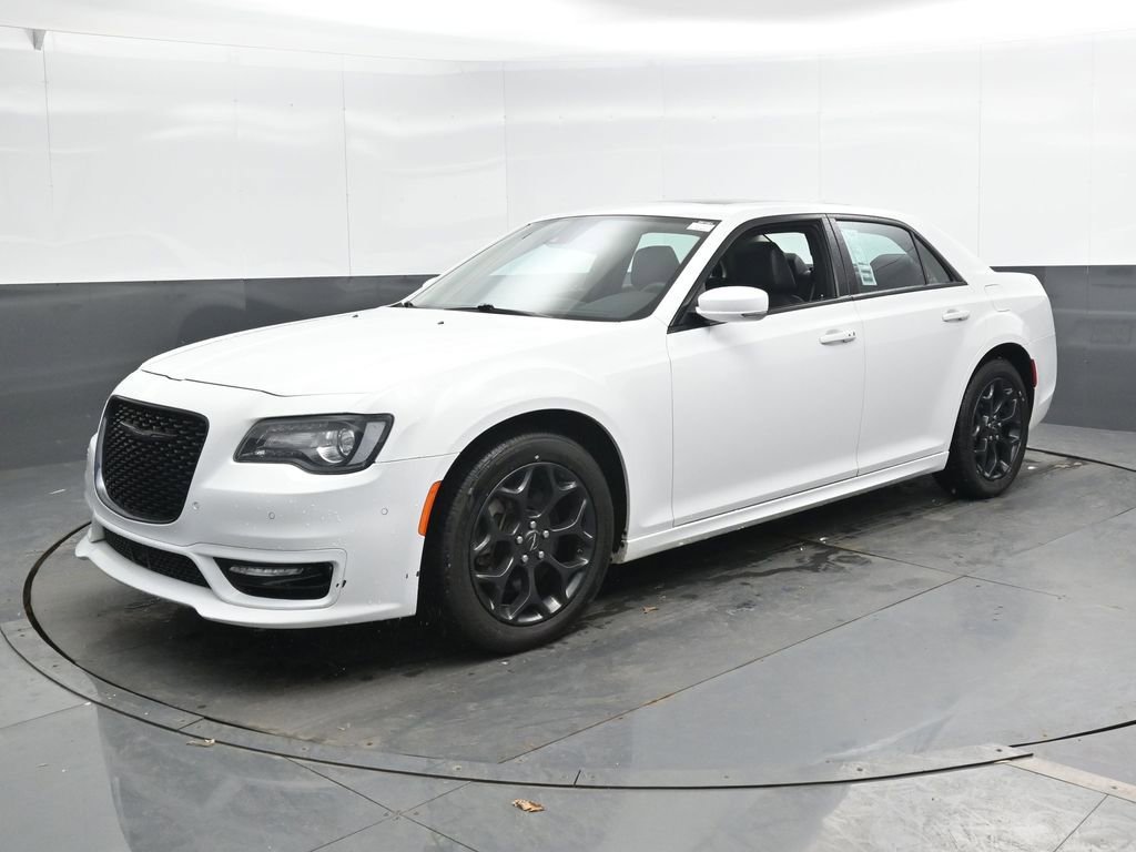Used 2023 Chrysler 300 Touring L w/ Popular Equipment Group image 10