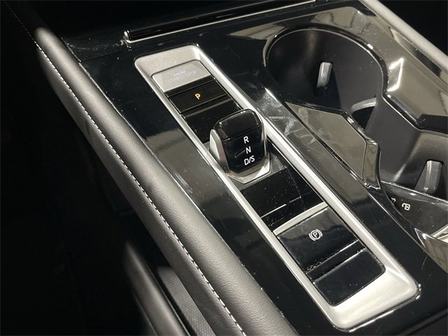 Used 2025 Volkswagen Atlas SE image 24