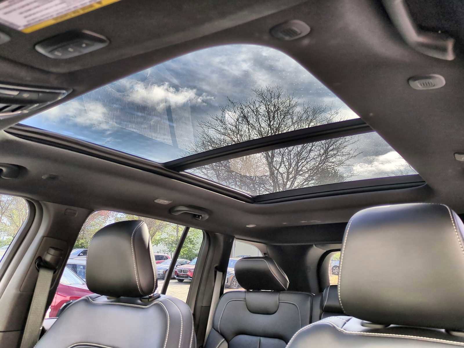 Used 2024 Jeep Grand Cherokee Limited image 19