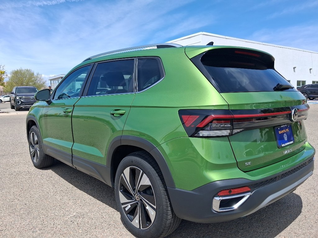 Used 2025 Volkswagen Taos SE AWD/4WD image 5