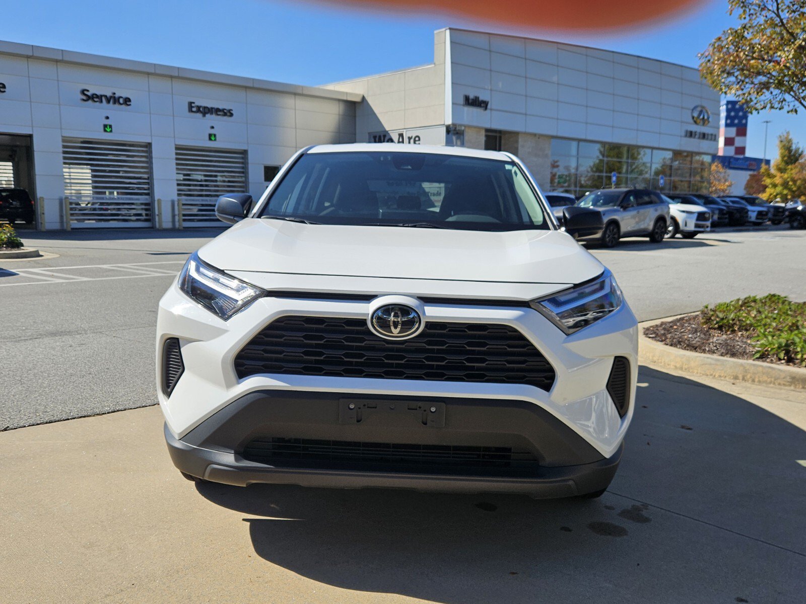 Used 2025 Toyota RAV4 LE AWD/4WD image 2