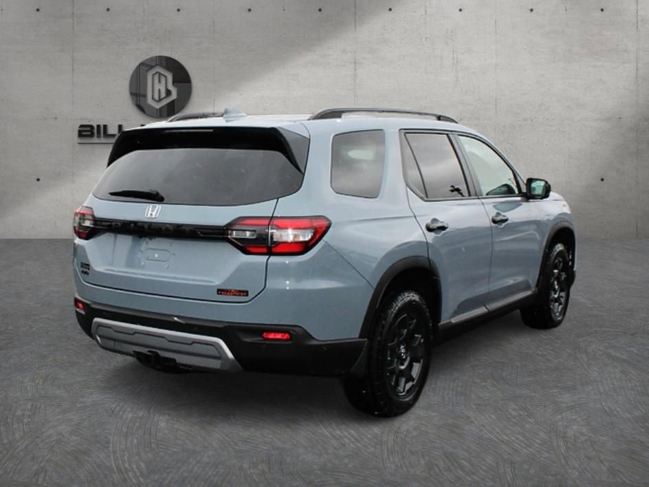 Used 2025 Honda Pilot TrailSport image 7