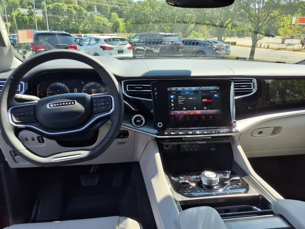 Used 2024 Jeep Wagoneer L Series III w/ Premium Group I AWD/4WD image 8