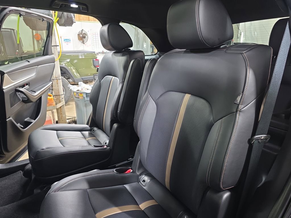 Used 2025 MAZDA CX-90 3.3 Turbo w/ Premium Plus Pkg image 16