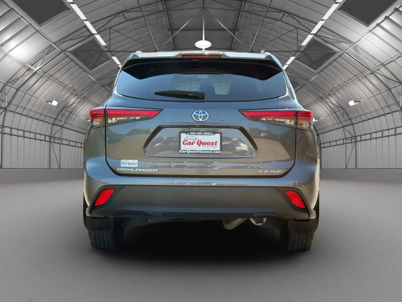 Used 2021 Toyota Highlander XLE AWD/4WD image 6