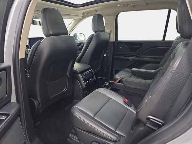 Certified 2023 Lincoln Aviator Reserve w/ Equipment Group 201A image 10