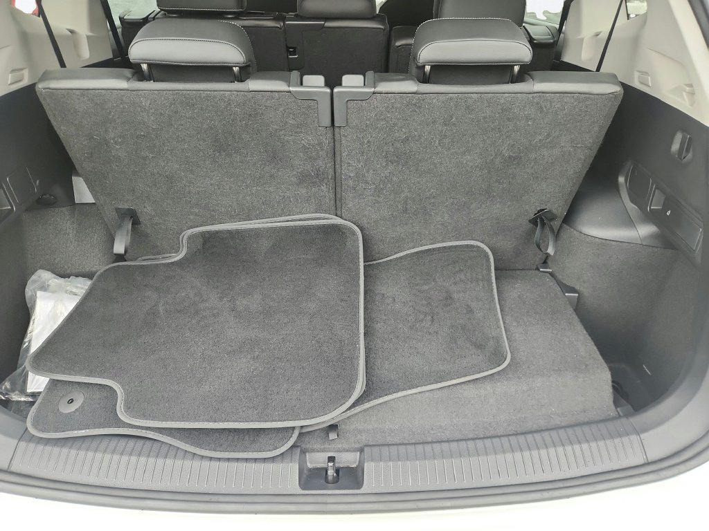 Certified 2023 Volkswagen Tiguan SE FWD image 30