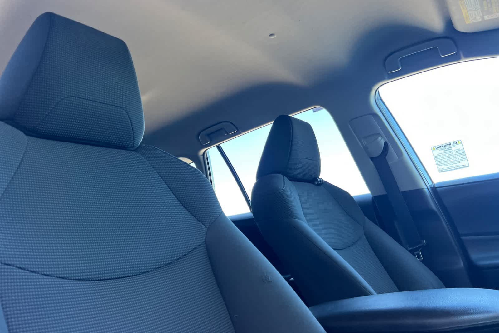 Used 2019 Toyota RAV4 LE FWD image 17
