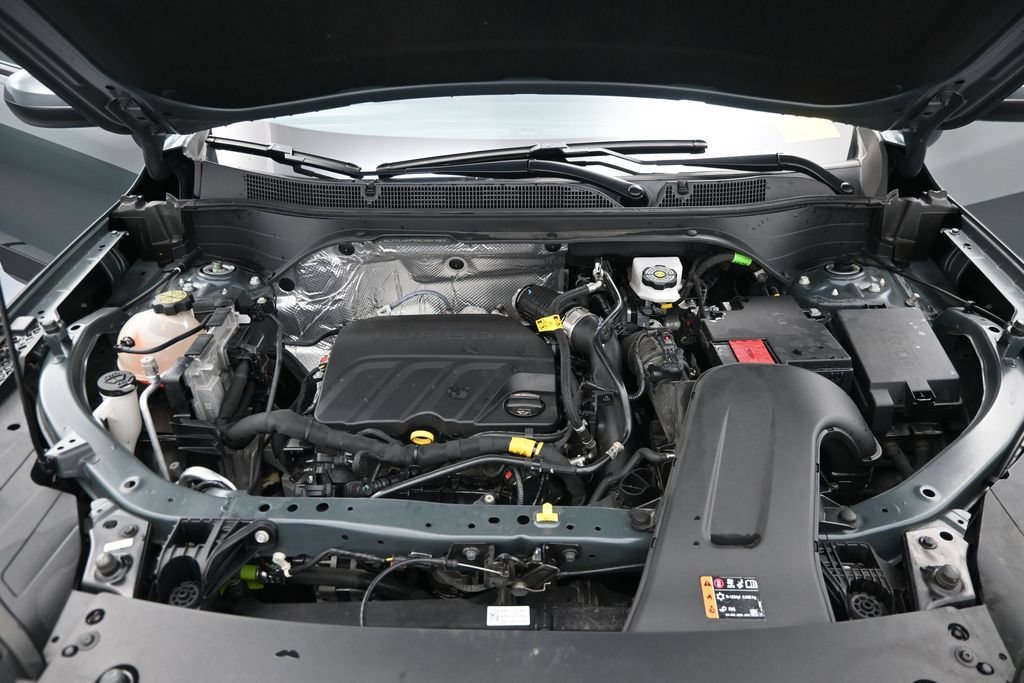 Used 2025 Chevrolet Trax LT FWD image 16