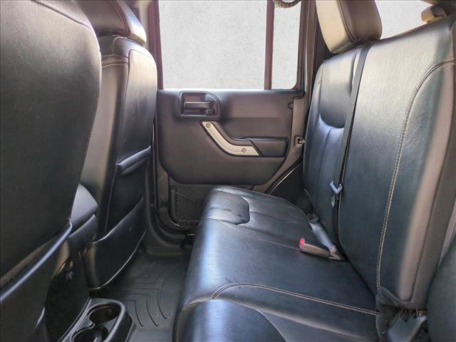 Used 2018 Jeep Wrangler Unlimited Rubicon w/ Connectivity Group AWD/4WD image 16