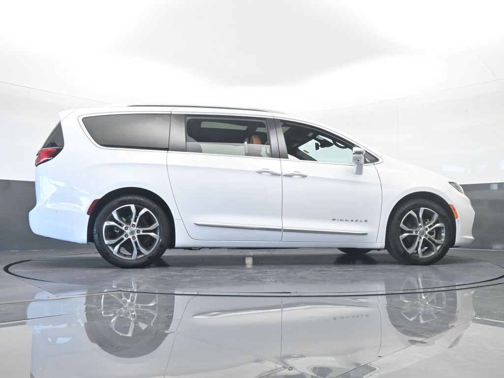 Used 2024 Chrysler Pacifica Pinnacle image 76