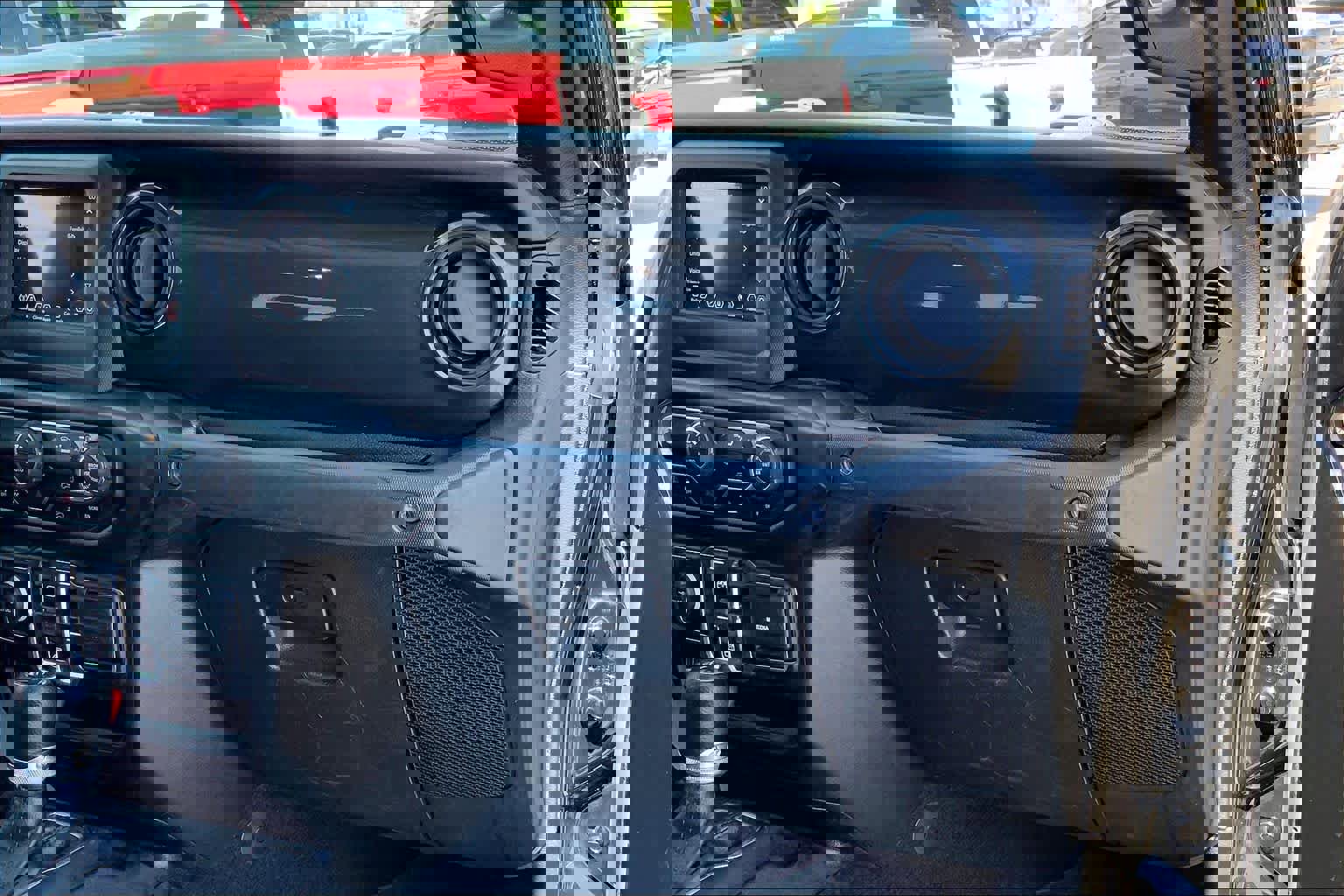 Used 2022 Jeep Gladiator Sport image 18