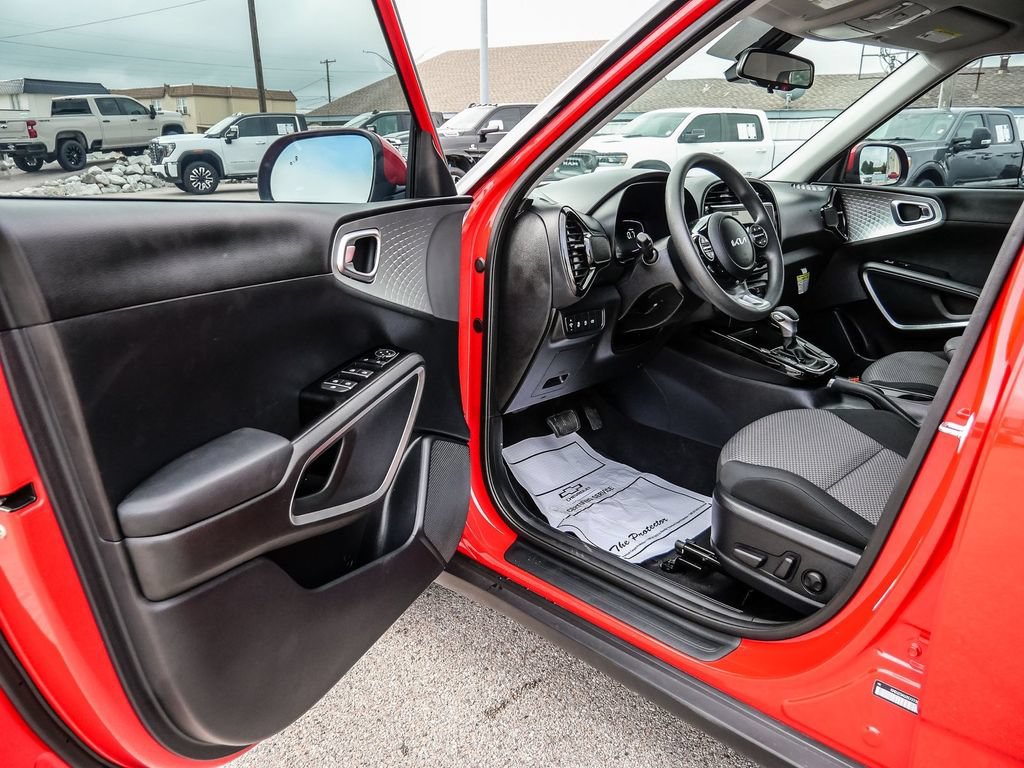 Used 2025 Kia Soul S FWD image 48