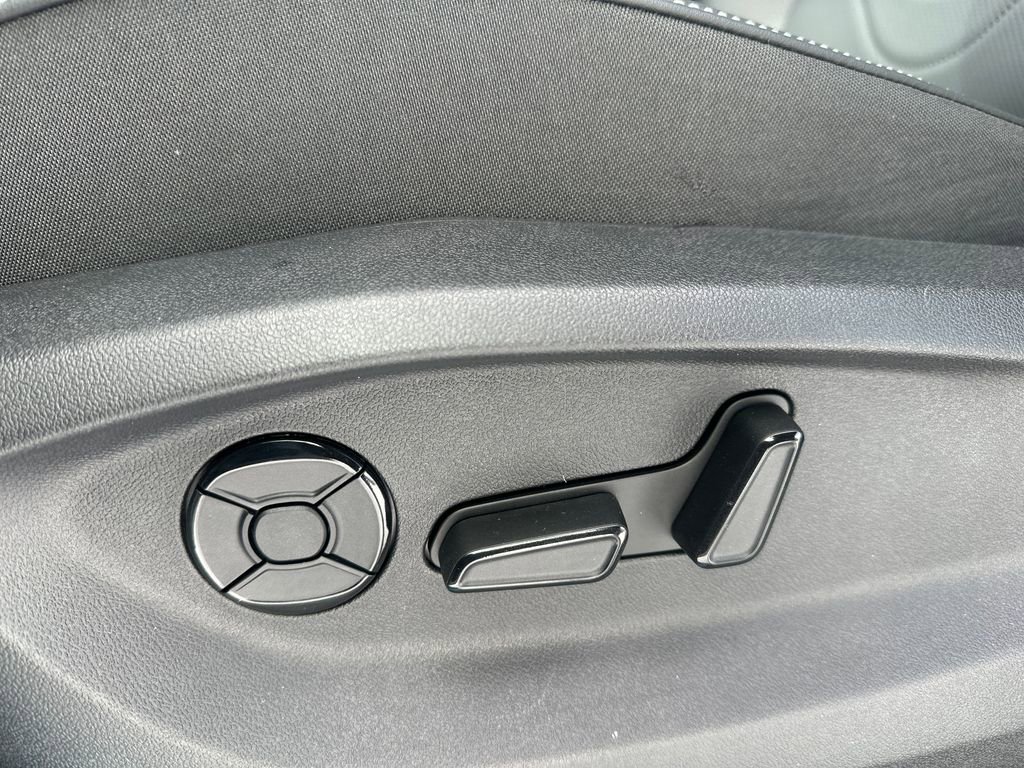 New 2026 Volkswagen Tiguan SE R-Line image 4