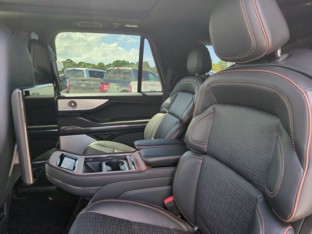 Used 2025 Lincoln Navigator Black Label AWD/4WD image 21