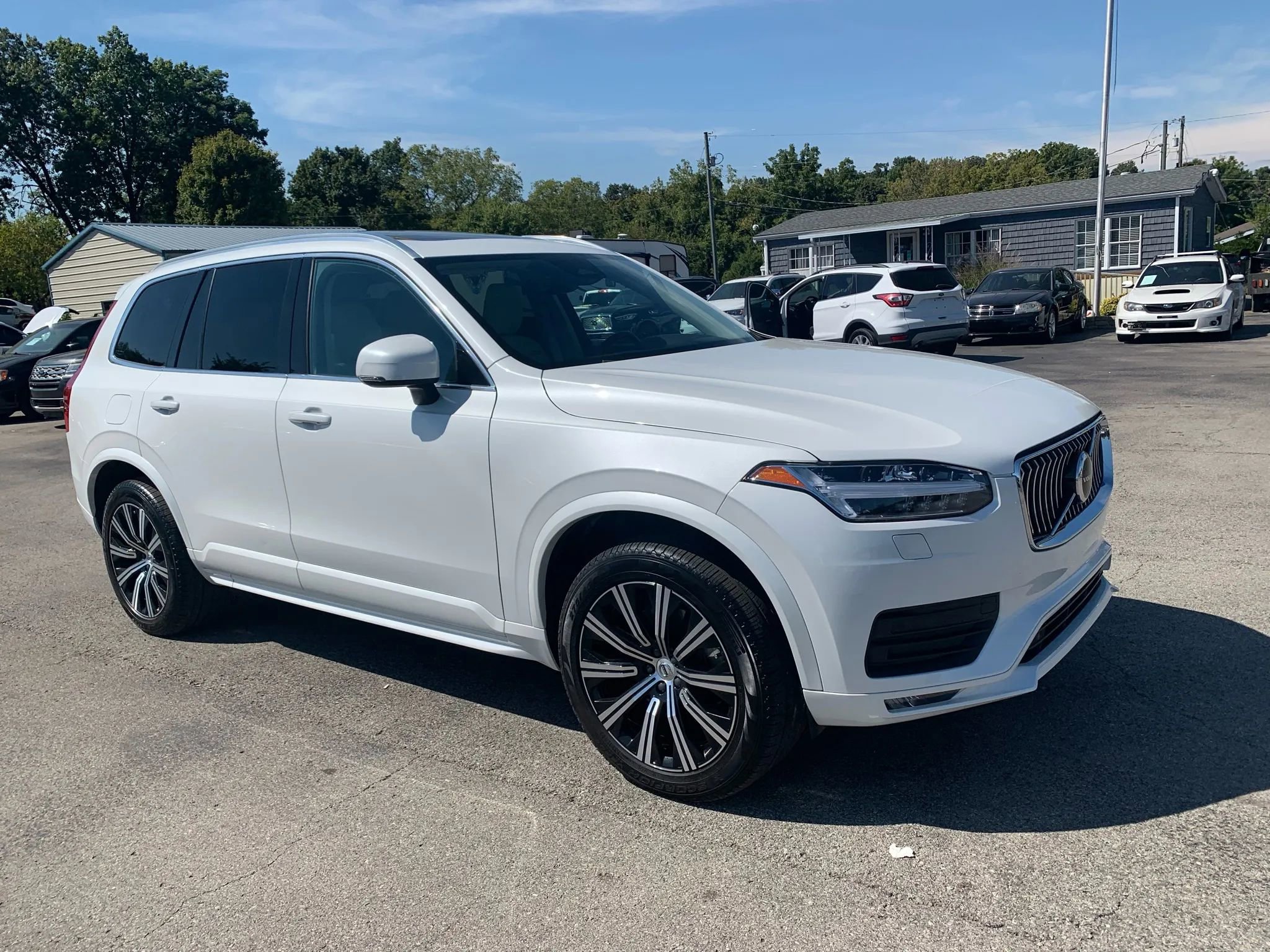 Used 2023 Volvo XC90 B5 Core w/ Protection Package Premier image 3