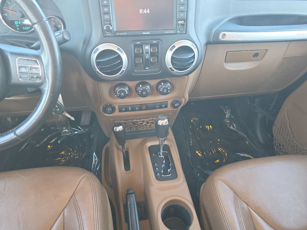 Used 2015 Jeep Wrangler Unlimited Sahara w/ Mopar Chrome Edition Group AWD/4WD image 11