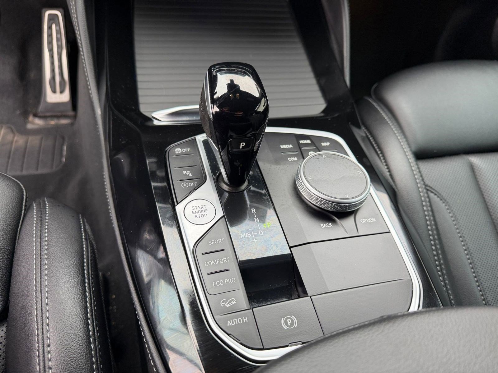 Certified 2025 BMW X4 xDrive30i image 18