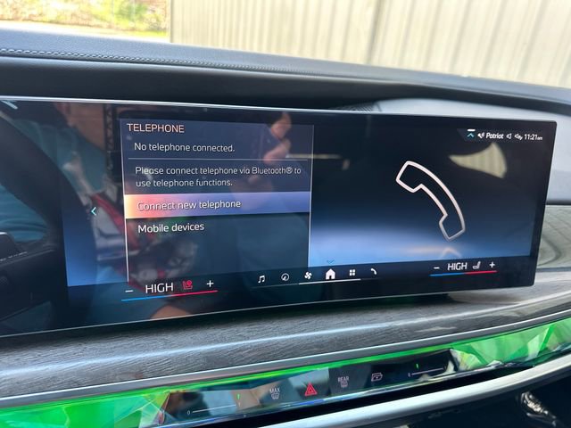 Used 2023 BMW 740i w/ Parking Assistance Package image 35