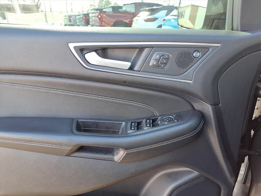 Used 2022 Ford Edge Titanium AWD/4WD image 11