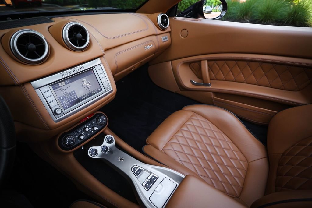 Used 2011 Ferrari California image 32