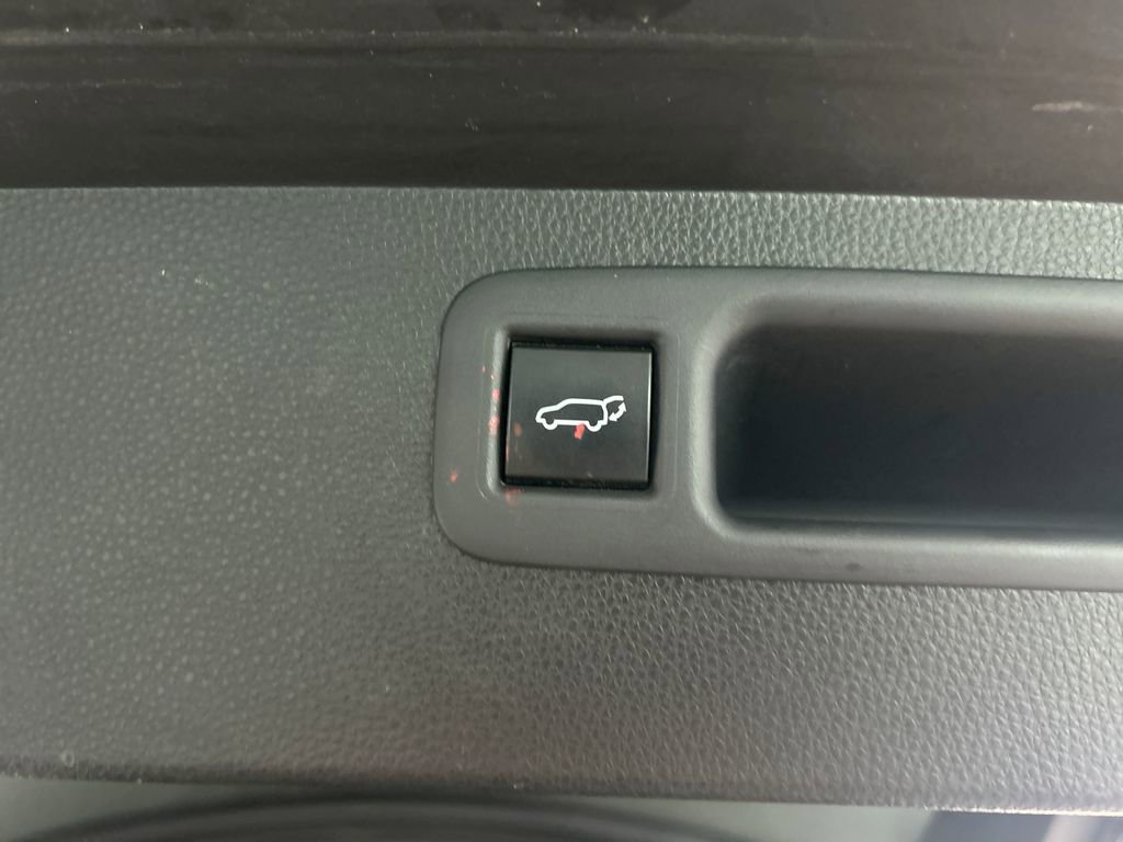 Used 2023 Toyota Highlander LE image 40