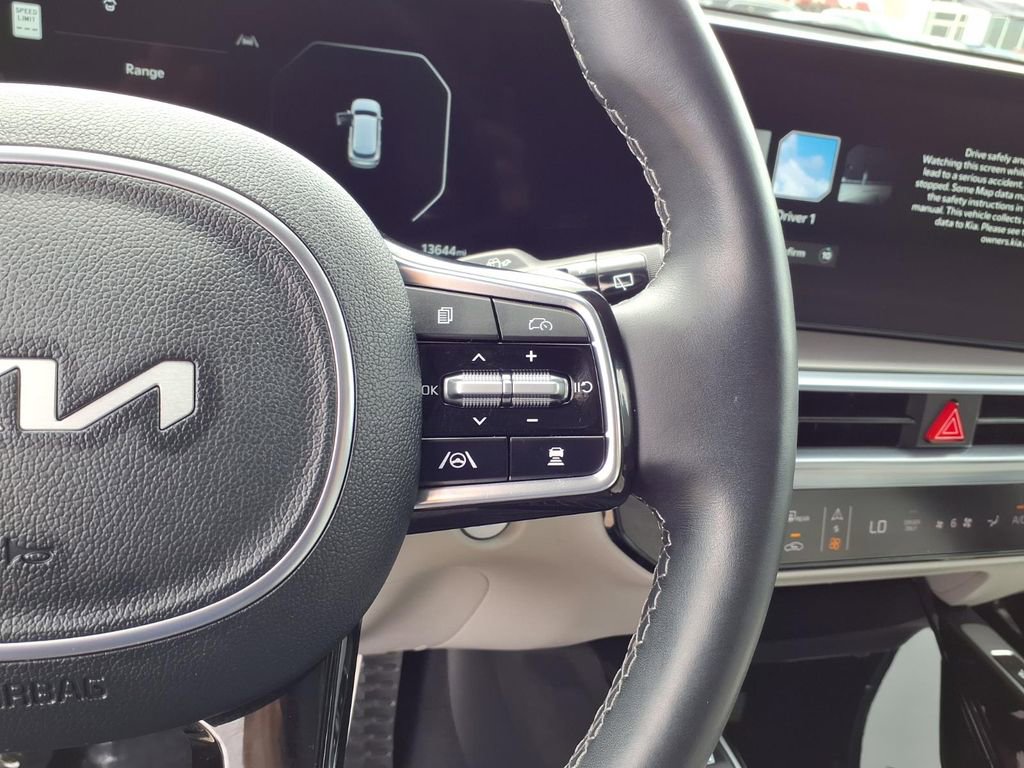 Certified 2025 Kia Sorento SX Prestige AWD/4WD image 16