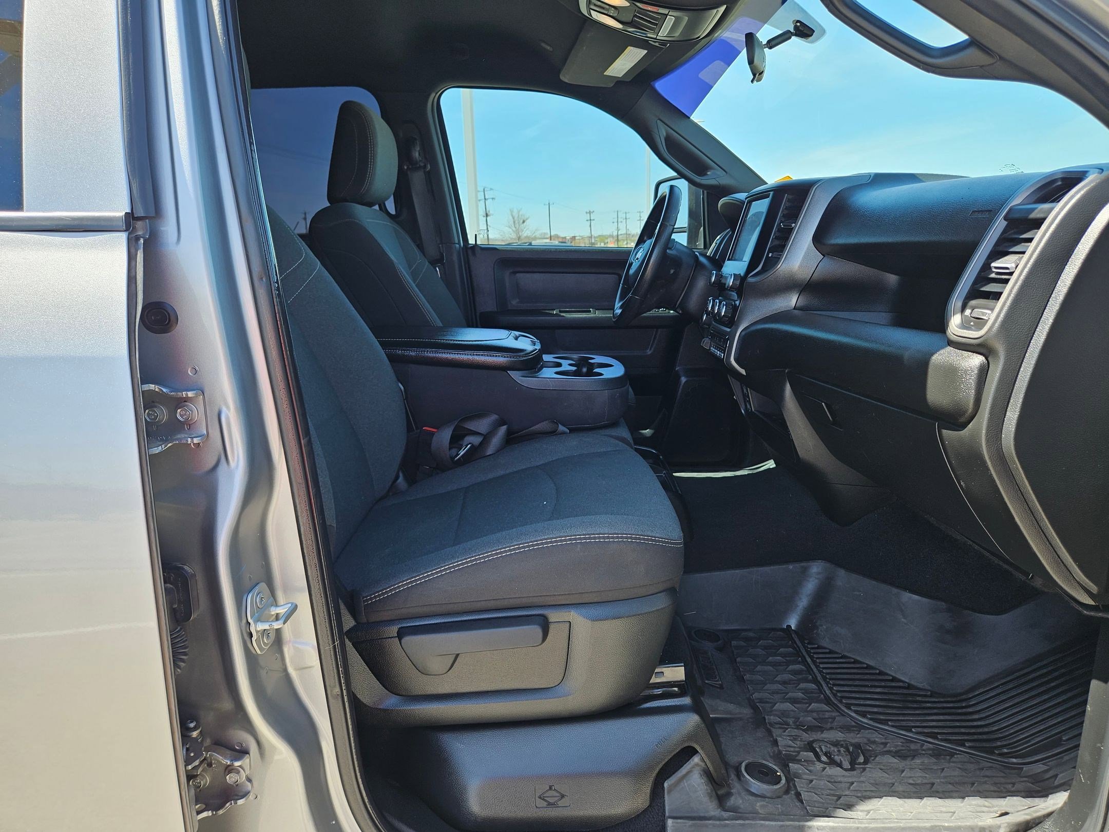 Used 2024 RAM 2500 Tradesman w/ Chrome Appearance Group image 27