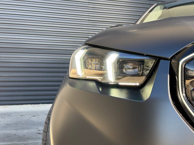 Used 2025 BMW M5 w/ Executive Package image 12