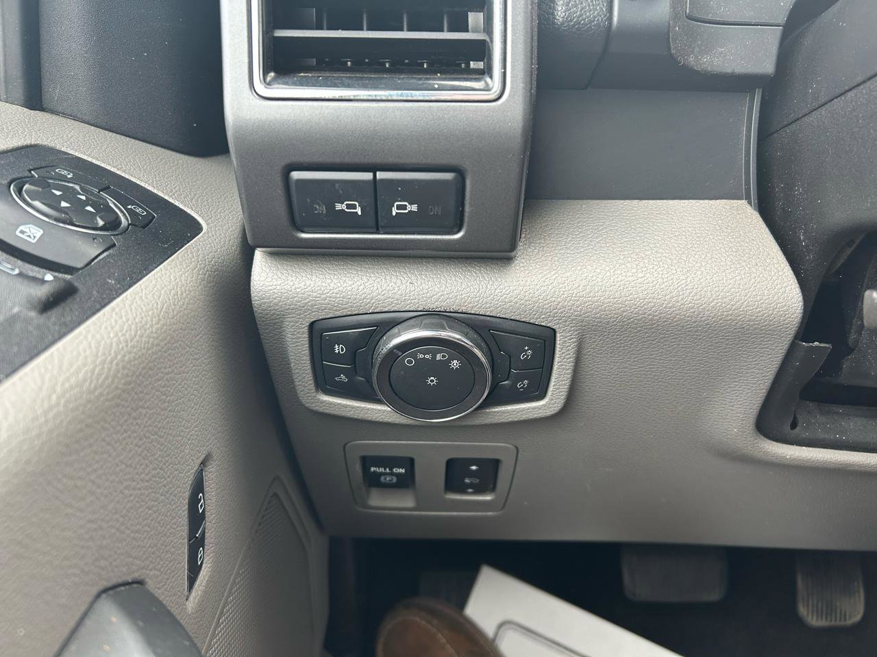 Used 2018 Ford F150 XLT w/ Equipment Group 302A Luxury image 29