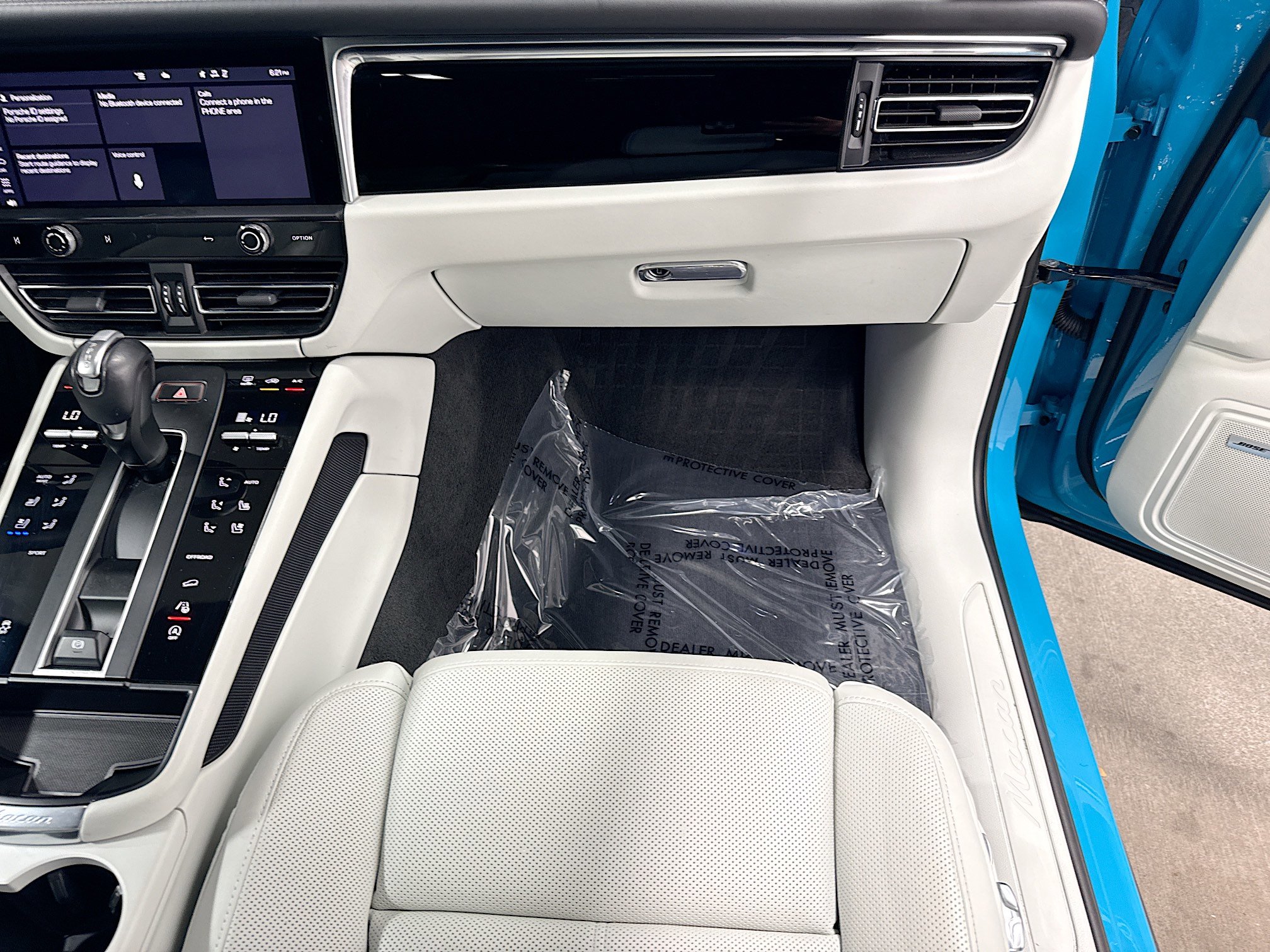 Certified 2023 Porsche Macan AWD/4WD image 18