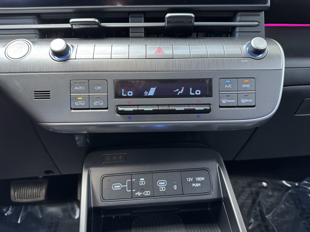 Used 2024 Hyundai Kona Limited image 24