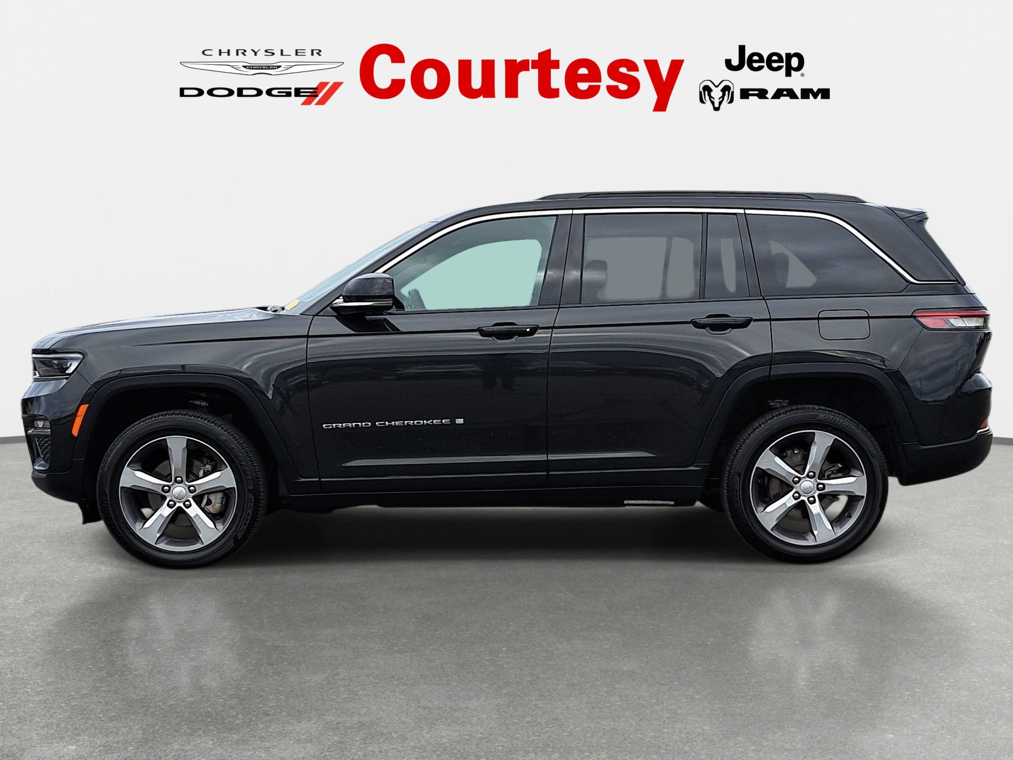 Certified 2025 Jeep Grand Cherokee Limited AWD/4WD image 7