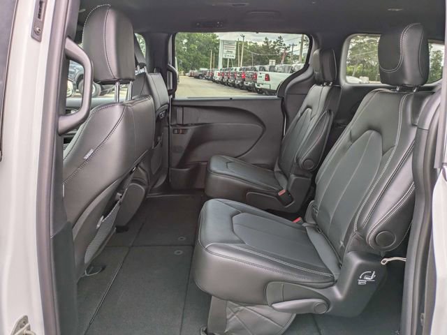 New 2026 Chrysler Pacifica Select FWD image 16