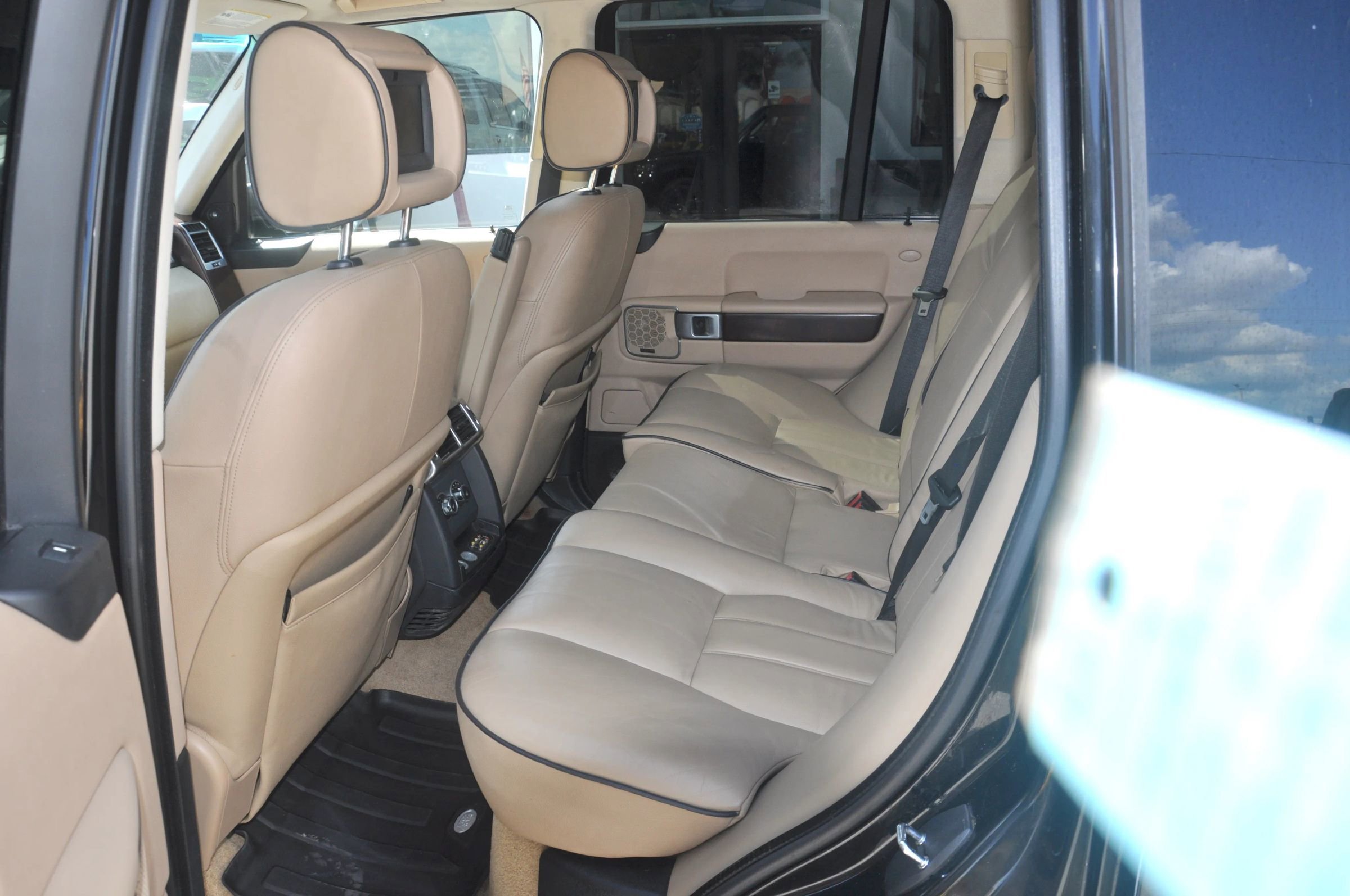 Used 2008 Land Rover Range Rover HSE image 10